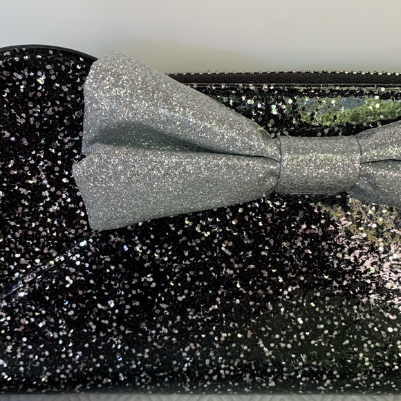 Loungefly x Disney Minnie Mouse Glitter Zip Around Sequin Wristlet Wallet - Picture 2 of 16